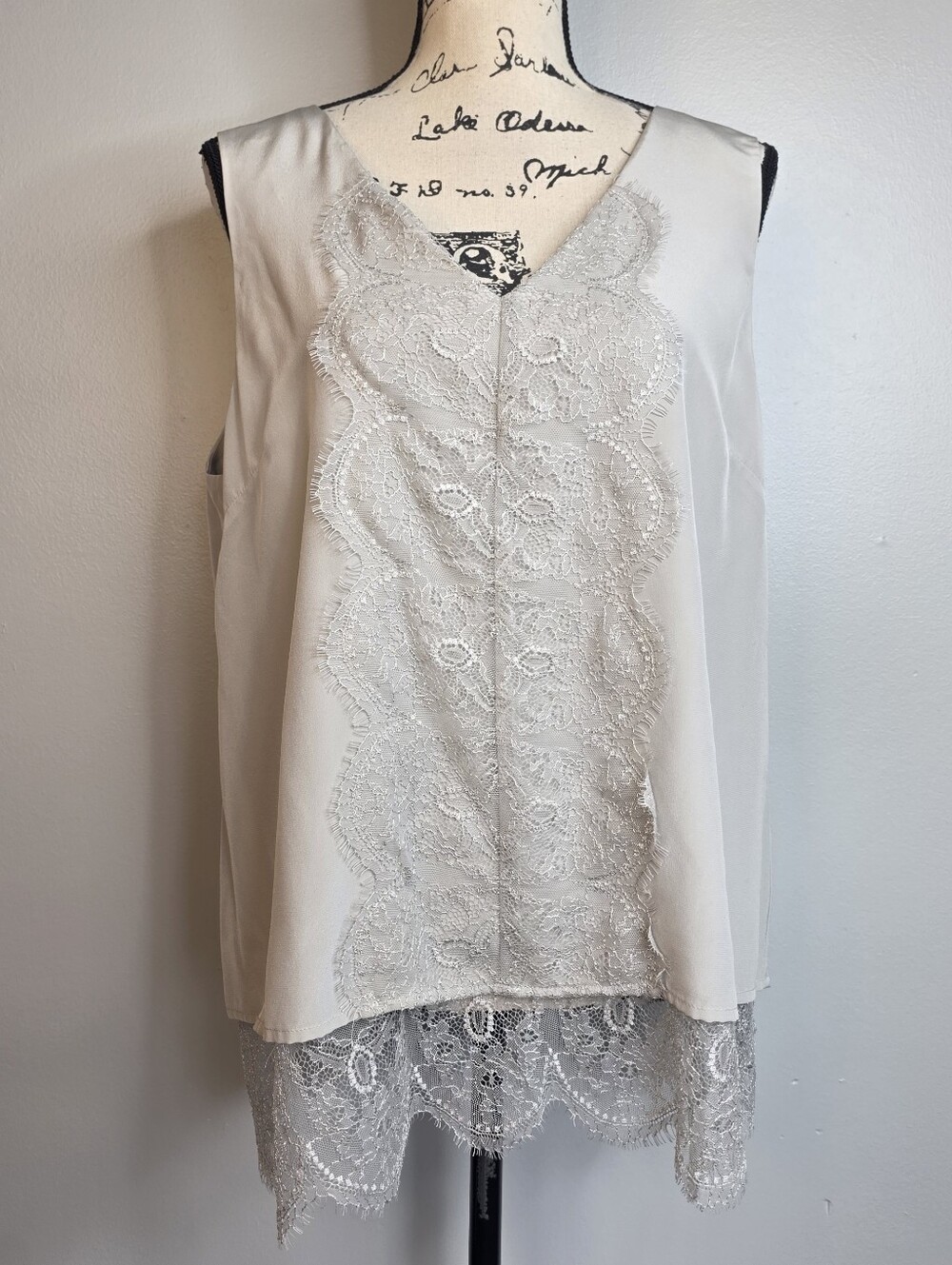 ANTONIO MELANI 100% Silk Lace-Trim V-Neck Camisole in Light Gray Sz L